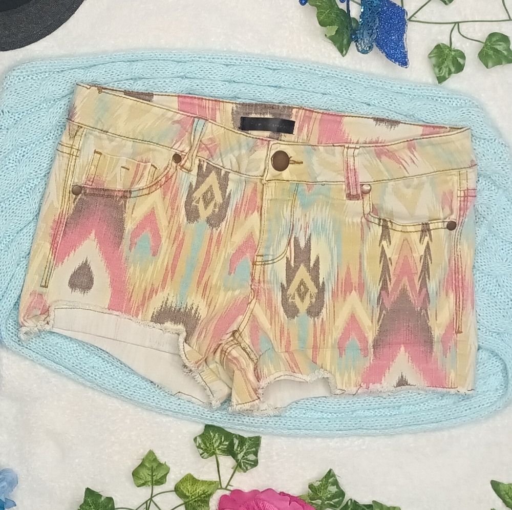 **Vintage** Love Fire Women's Shorts ❤️